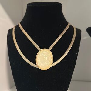 Elegant Gold Color Pendant Necklace